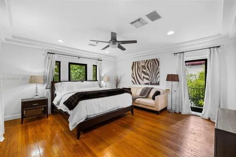 $4,995,000 | 5860 Pine Tree Drive, Miami Beach, FL 33140