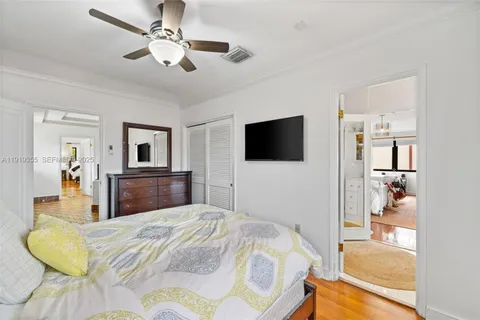 $5,450,000 | 5860 Pine Tree Drive, Miami Beach, FL 33140