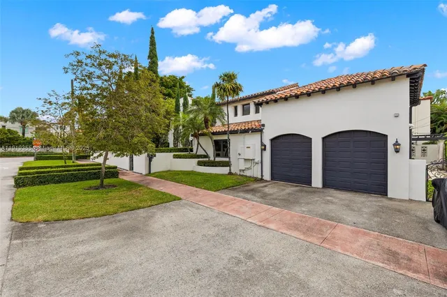 $5,450,000 | 5860 Pine Tree Drive, Miami Beach, FL 33140