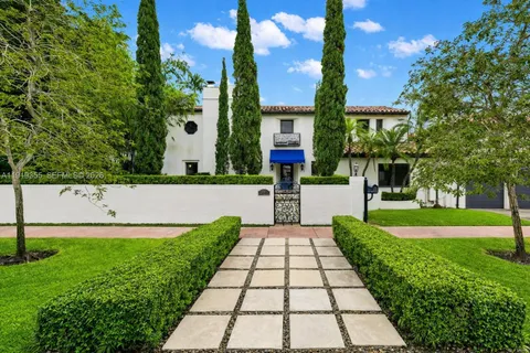 $4,995,000 | 5860 Pine Tree Drive, Miami Beach, FL 33140