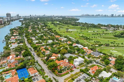 $4,995,000 | 5860 Pine Tree Drive, Miami Beach, FL 33140