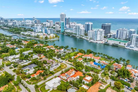 $4,995,000 | 5860 Pine Tree Drive, Miami Beach, FL 33140