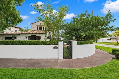 $4,995,000 | 5860 Pine Tree Drive, Miami Beach, FL 33140