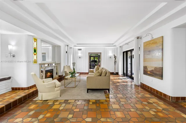 $5,450,000 | 5860 Pine Tree Drive, Miami Beach, FL 33140