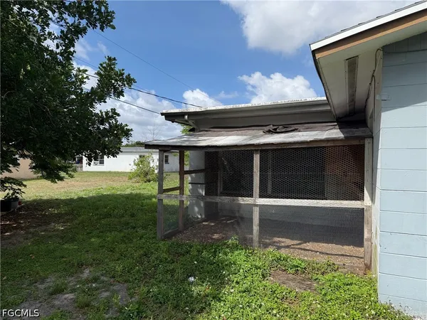 $1,900 | 212 Davis Road, Lehigh Acres, FL 33936