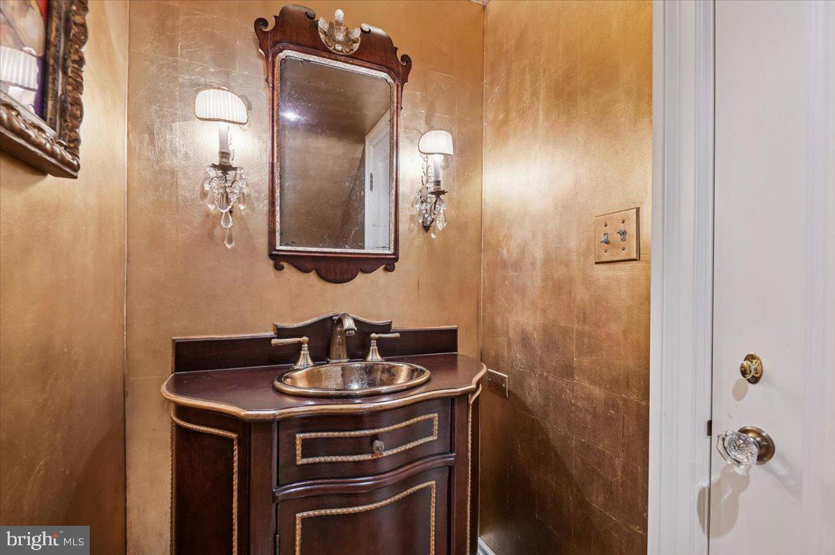 922 Rolandvue Road Baltimore, MD 21204 - Photo 31 of 95 Guest Powder Room