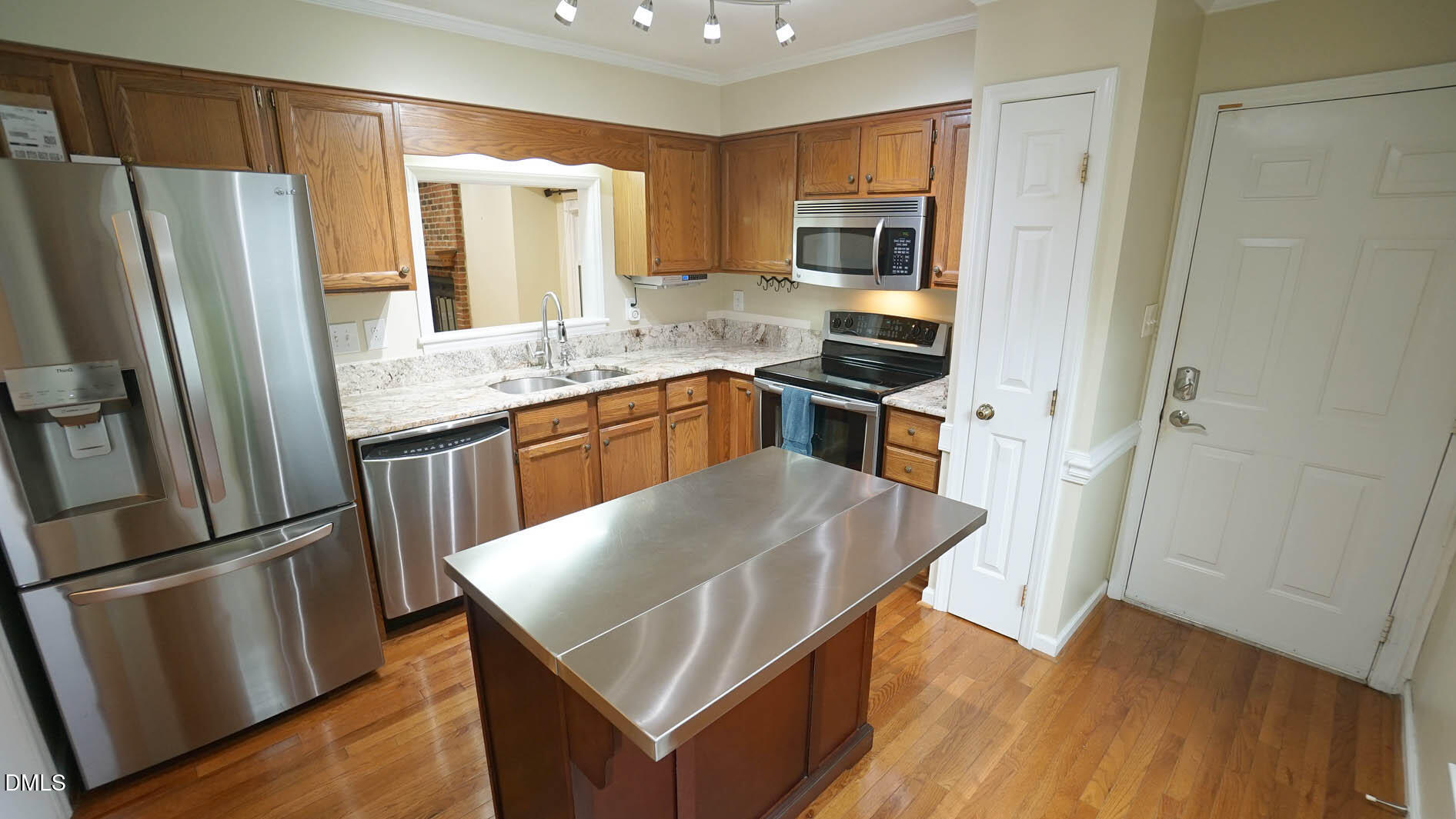 1409 Mapleside Court Raleigh, NC 27609 - Photo 3 of 6 DSC05587