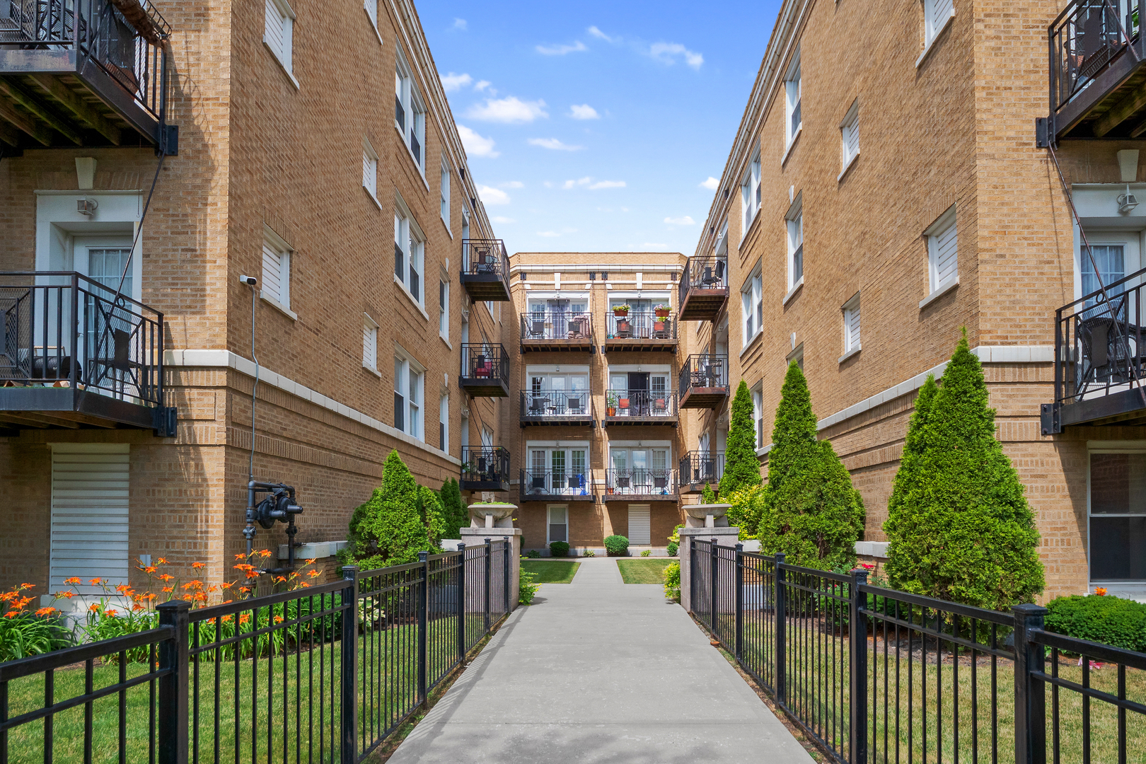 4904 North Drake Avenue, Unit 2W Chicago, IL 60625 - Photo 1 of 15