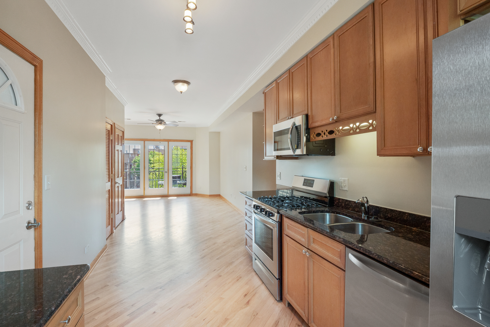 4904 North Drake Avenue, Unit 2W Chicago, IL 60625 - Photo 4 of 15