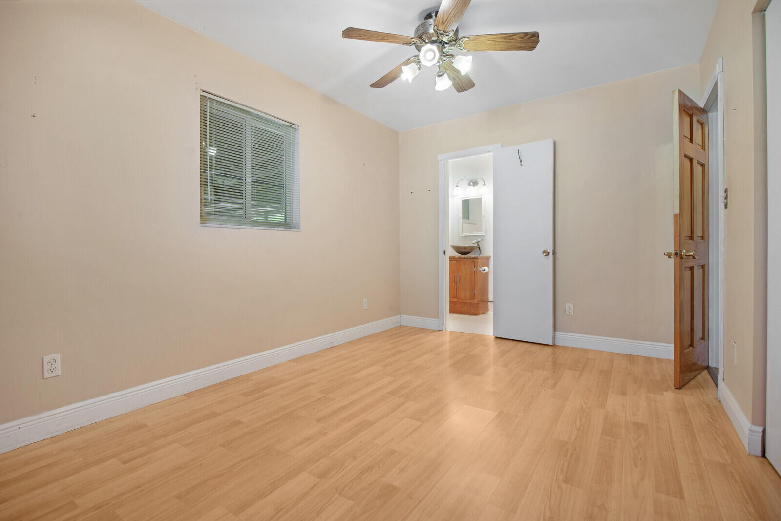 8970 Southwest 200th Street Cutler Bay, FL 33189 - Photo 12 of 25 16_HD8970_SW_200th_St_Cutler_Bay15_mls