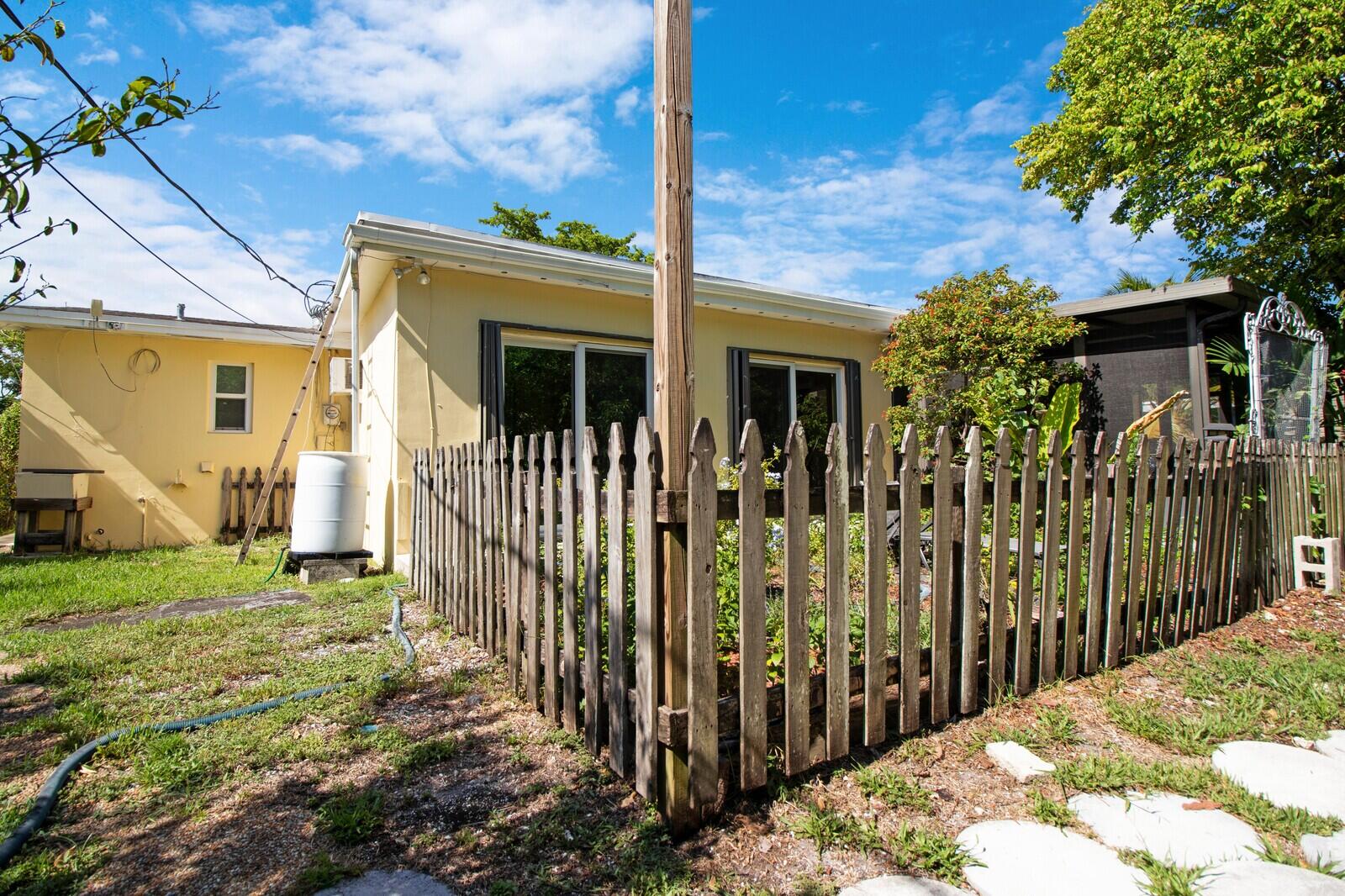 8970 Southwest 200th Street Cutler Bay, FL 33189 - Photo 21 of 25 31_HD8970_SW_200th_St_Cutler_Bay30_mls
