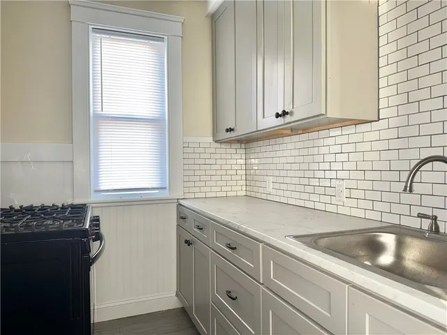 $2,100 | 998 Cass Avenue, Unit 2, Woonsocket, RI 02895