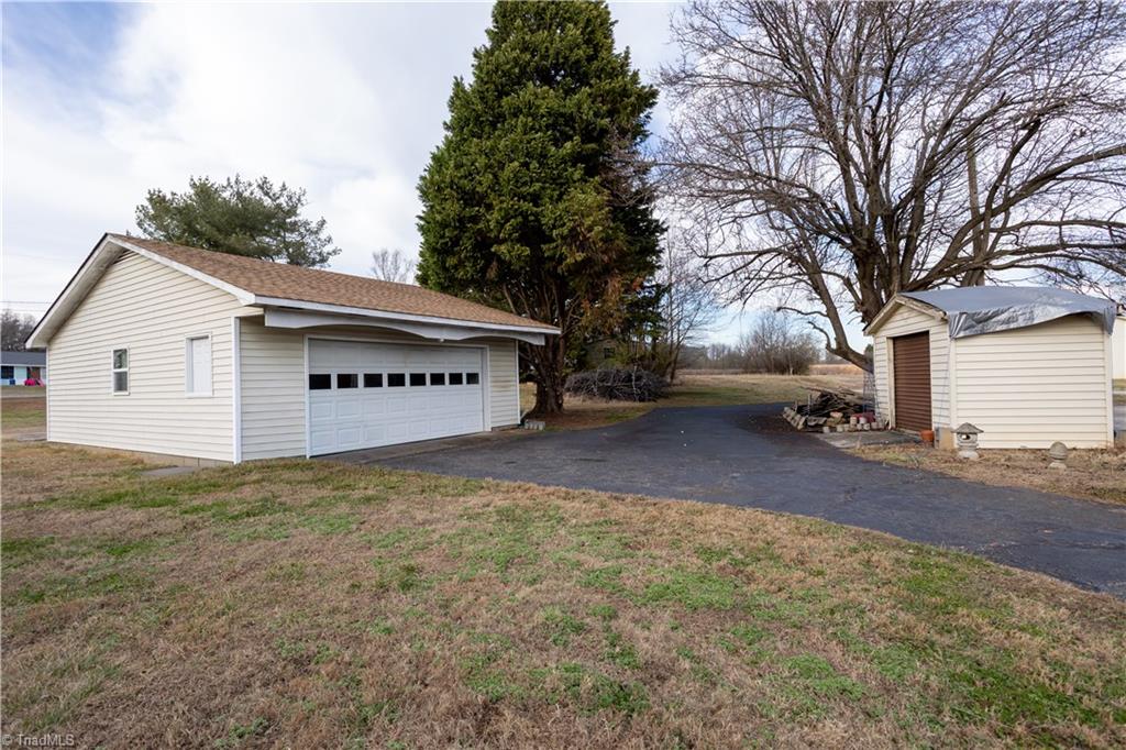 310 Fred Sink Road Winston-Salem, NC 27107 - Photo 4 of 19