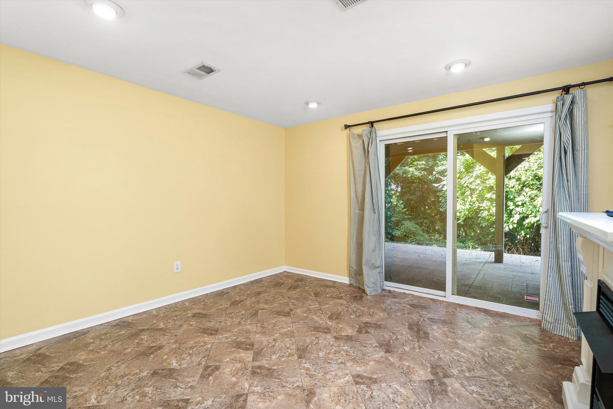 44 River Lane Delanco, NJ 08075 - Photo 3 of 26