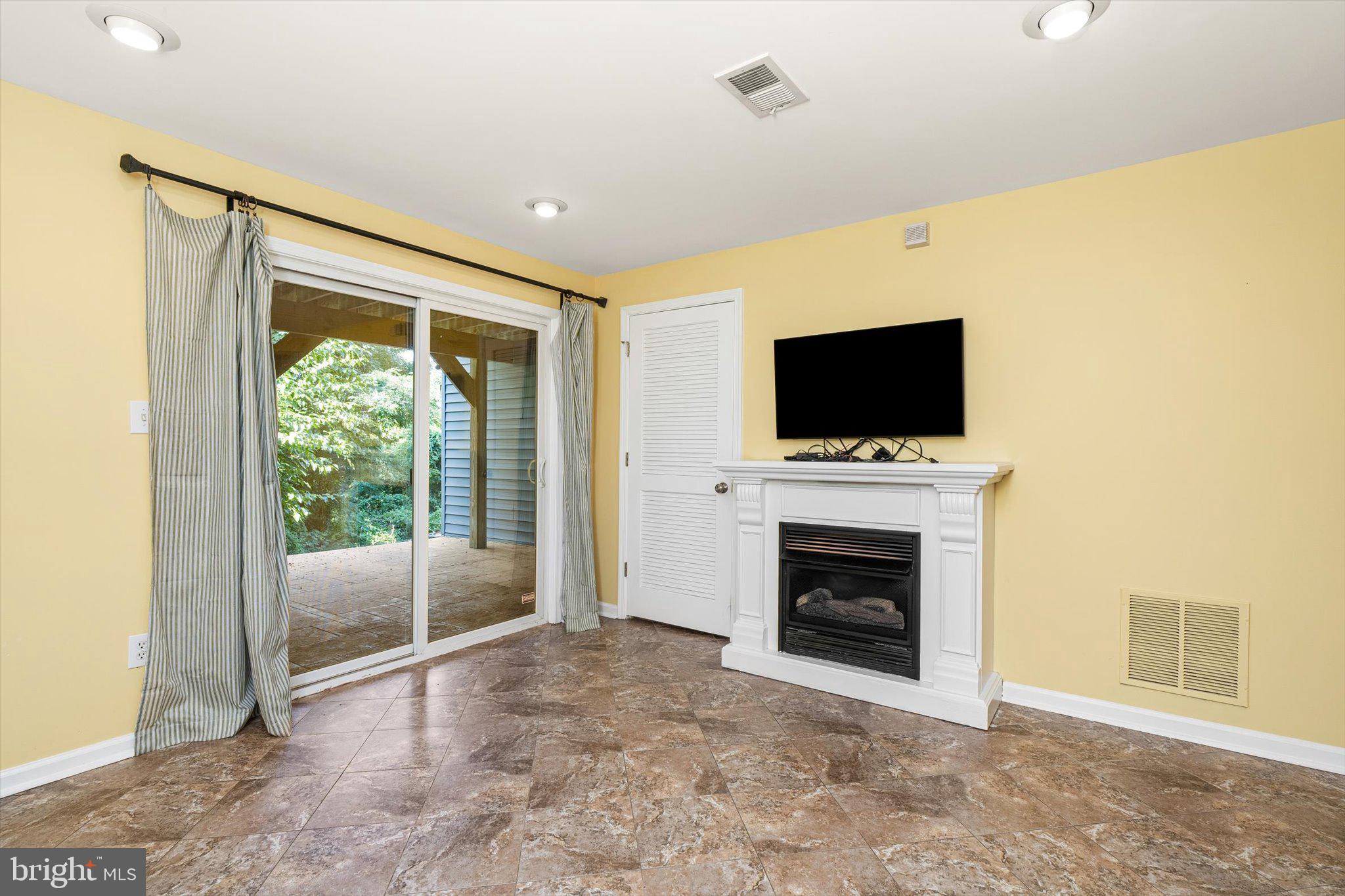 44 River Lane Delanco, NJ 08075 - Photo 4 of 26