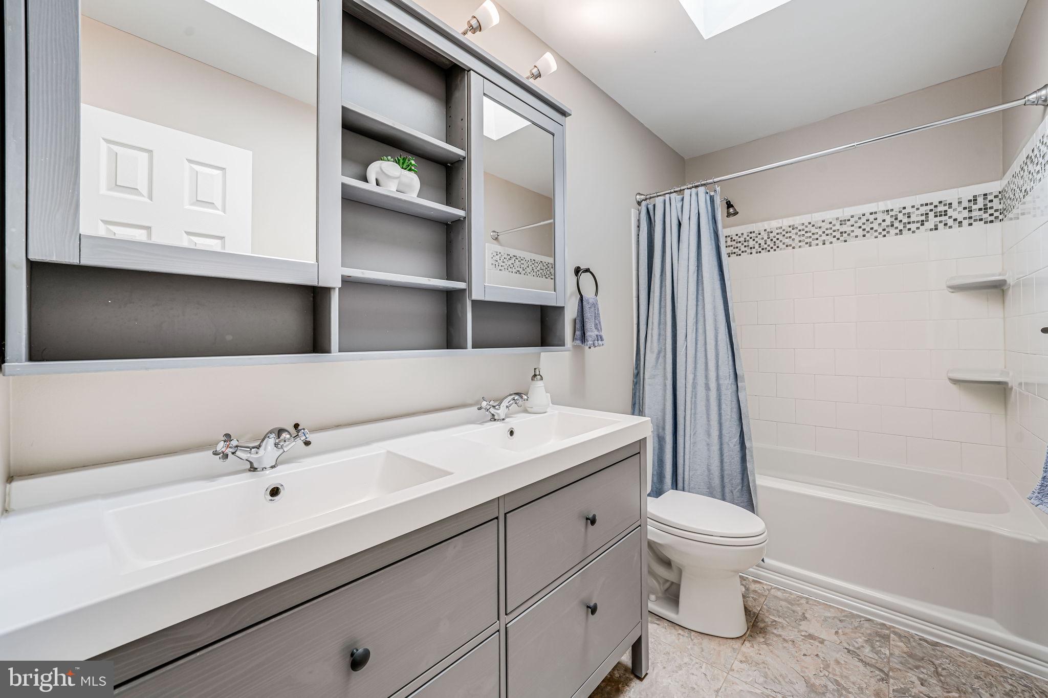 9802 Natick Road Burke, VA 22015 - Photo 24 of 45 a bathroom with a sink a toilet and a bathtub