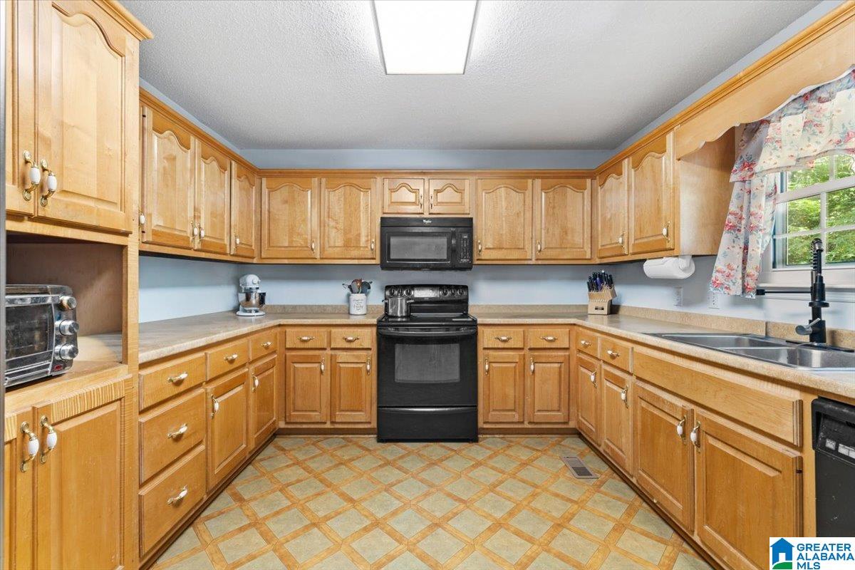 994 Jan Street Oneonta, AL 35121 - Photo 9 of 24