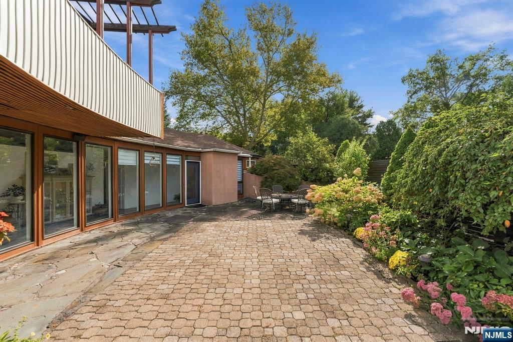 387 Spring Valley Road Paramus, NJ 07652 - Photo 43 of 50 Gallery Image 43
