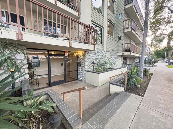 $455,000 | 3516 East Ransom Street, Unit 204, Long Beach, CA 90804