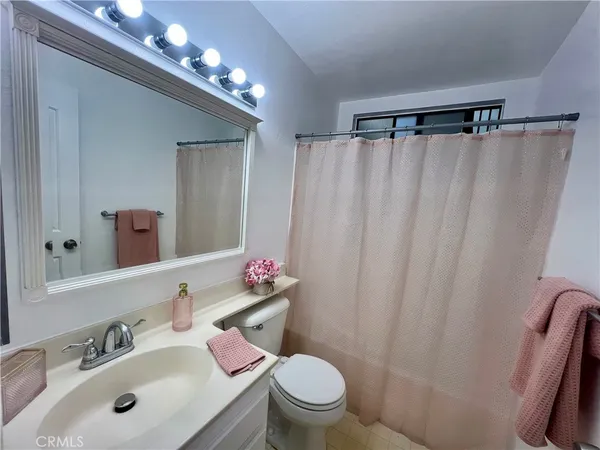 $455,000 | 3516 East Ransom Street, Unit 204, Long Beach, CA 90804