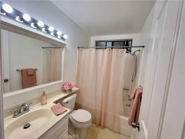 $455,000 | 3516 East Ransom Street, Unit 204, Long Beach, CA 90804
