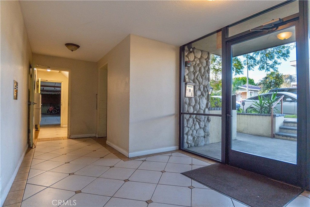 3516 East Ransom Street, Unit 204 Long Beach, CA 90804 - Photo 31 of 38 a view of entryway with window and front door