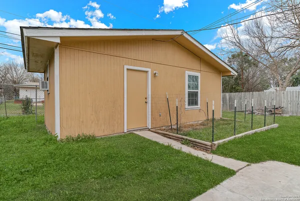 $2,395 | 615 Burwood Lane, San Antonio, TX 78213