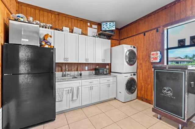 a view of a house with a big yard