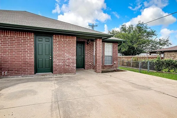 $1,495 | 2549 East Renfro Street, Unit B, Burleson, TX 76028