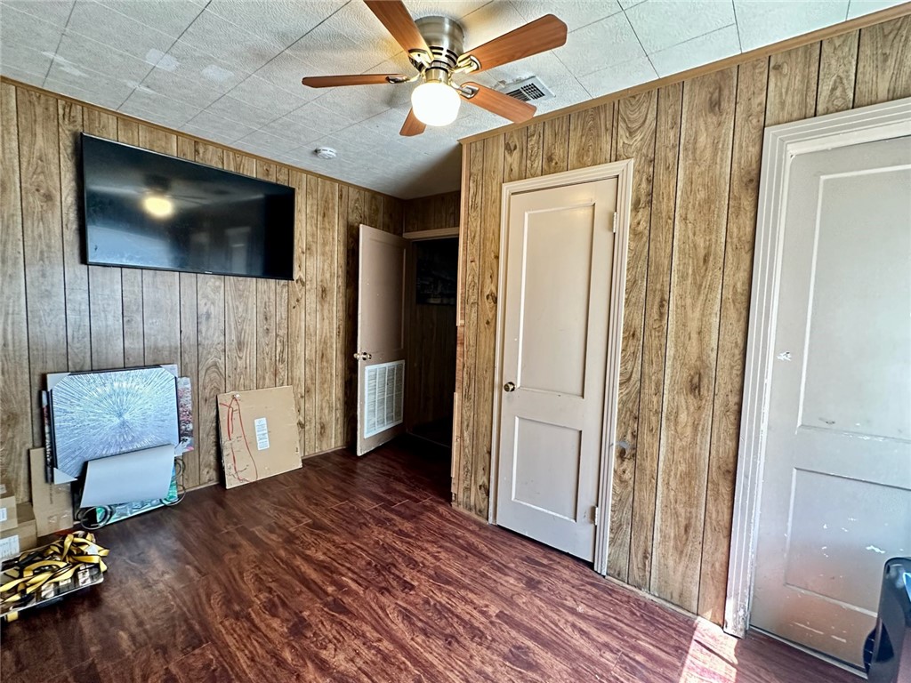 3316 North 21st Street Waco, TX 76708 - Photo 5 of 6 a living room with furniture and a flat screen tv