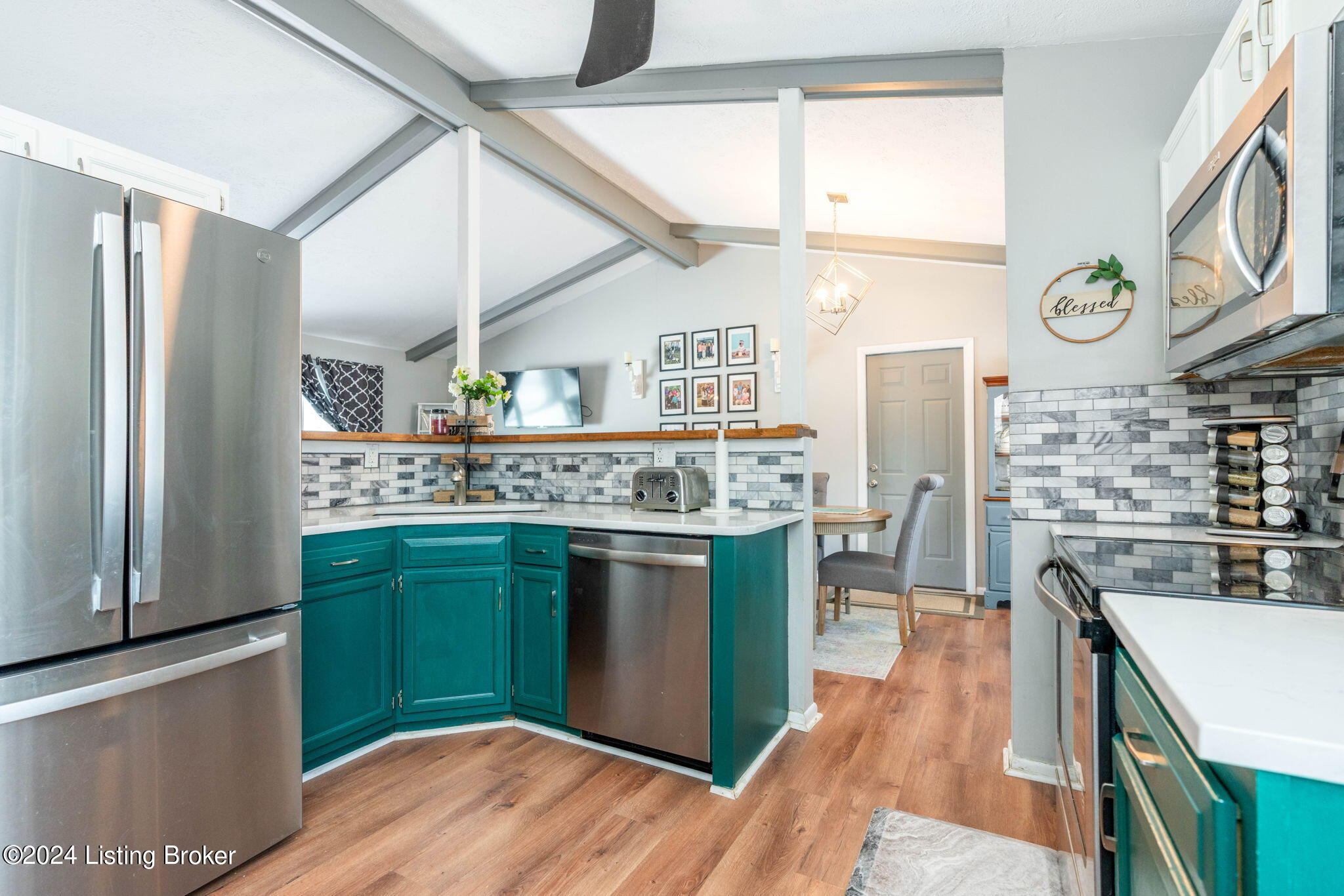 6703 Fernview Road Louisville, KY 40291 - Photo 8 of 42 6703 Fernview Rd-20