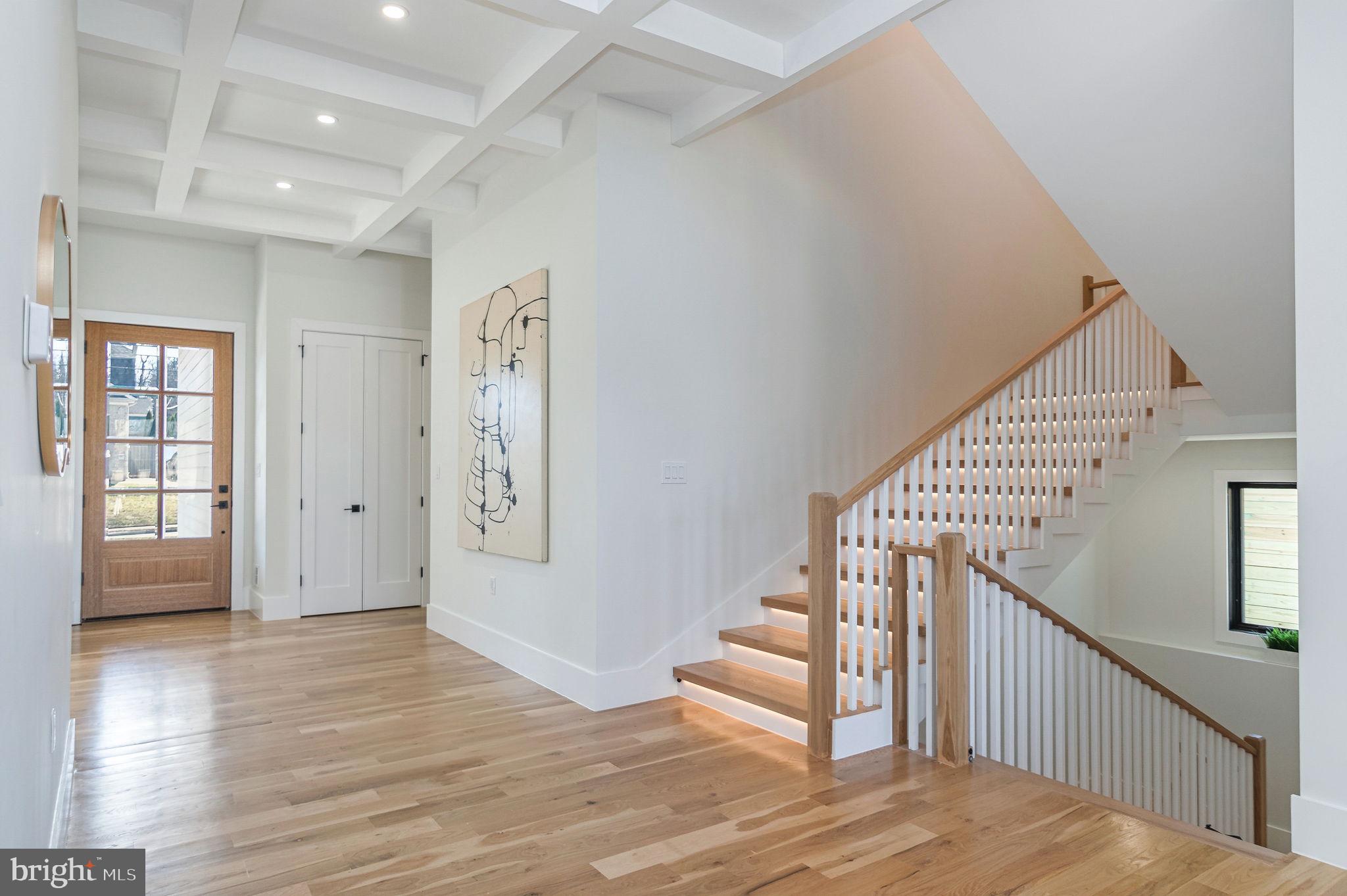 6818 Barrett Road Falls Church, VA 22042 - Photo 4 of 77