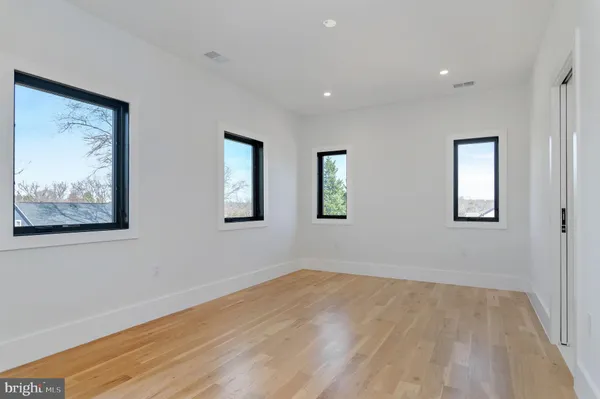 $1,750,000 | 6818 Barrett Road, Falls Church, VA 22042