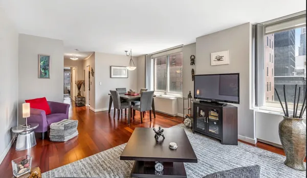 $969,000 | 145 East 48th Street, Unit 17F | Midtown East