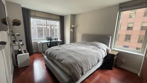$969,000 | 145 East 48th Street, Unit 17F | Midtown East