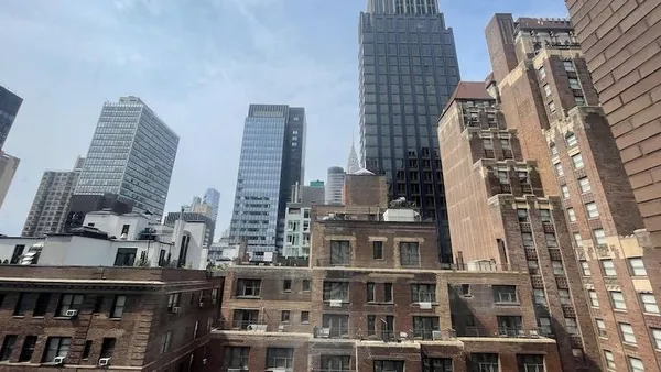 $969,000 | 145 East 48th Street, Unit 17F | Midtown East