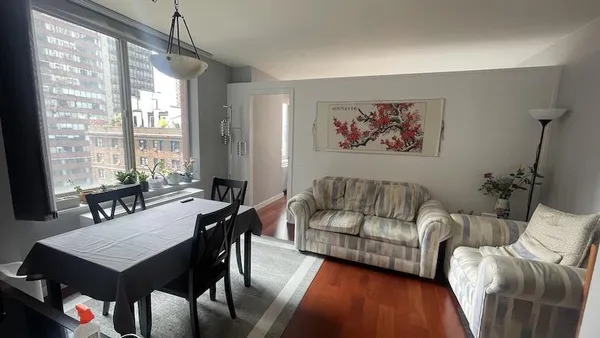 $969,000 | 145 East 48th Street, Unit 17F | Midtown East