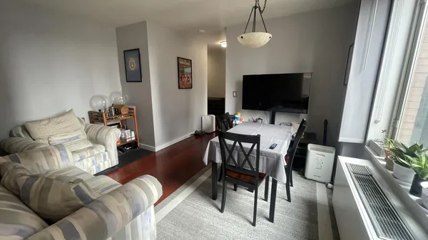 $969,000 | 145 East 48th Street, Unit 17F | Midtown East