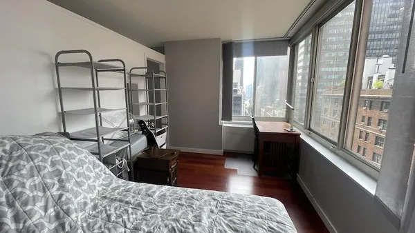 $969,000 | 145 East 48th Street, Unit 17F | Midtown East