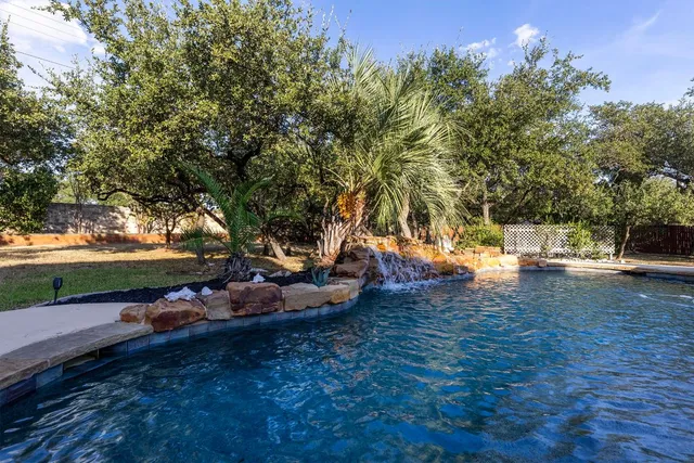 a view of yard with tree s