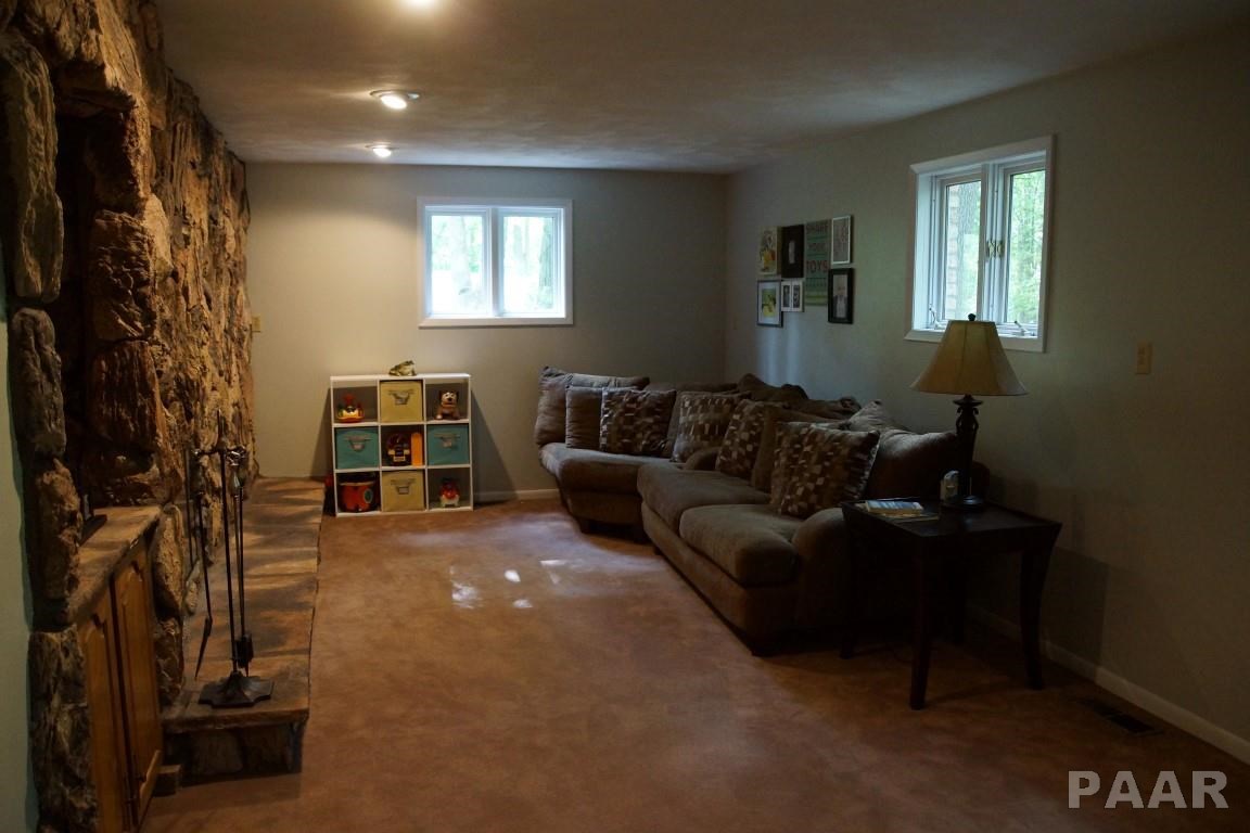 415 West Singing Woods Road Chillicothe, IL 61523 - Photo 16 of 28 Gallery Image 16