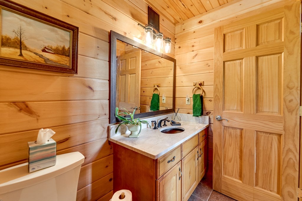 301 Cardinal Ridge Drive Highlands, NC 28741 - Photo 36 of 63 Main-level half bath