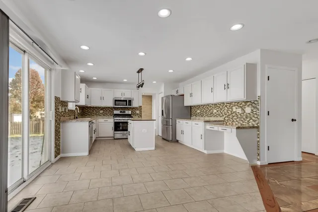 $474,873 | 275 Clifton Lane, Bolingbrook, IL 60440