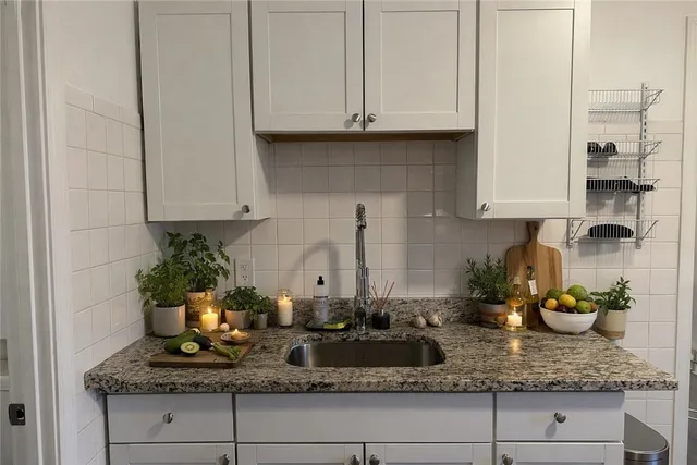 $1,633 | 210 North Main Street, Unit 3, Woonsocket, RI 02895