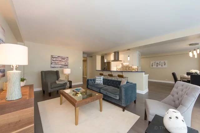 3180 North Lake Shore Drive, Unit 17E Chicago, IL 60657 - Photo 20 of 38 a living room with furniture