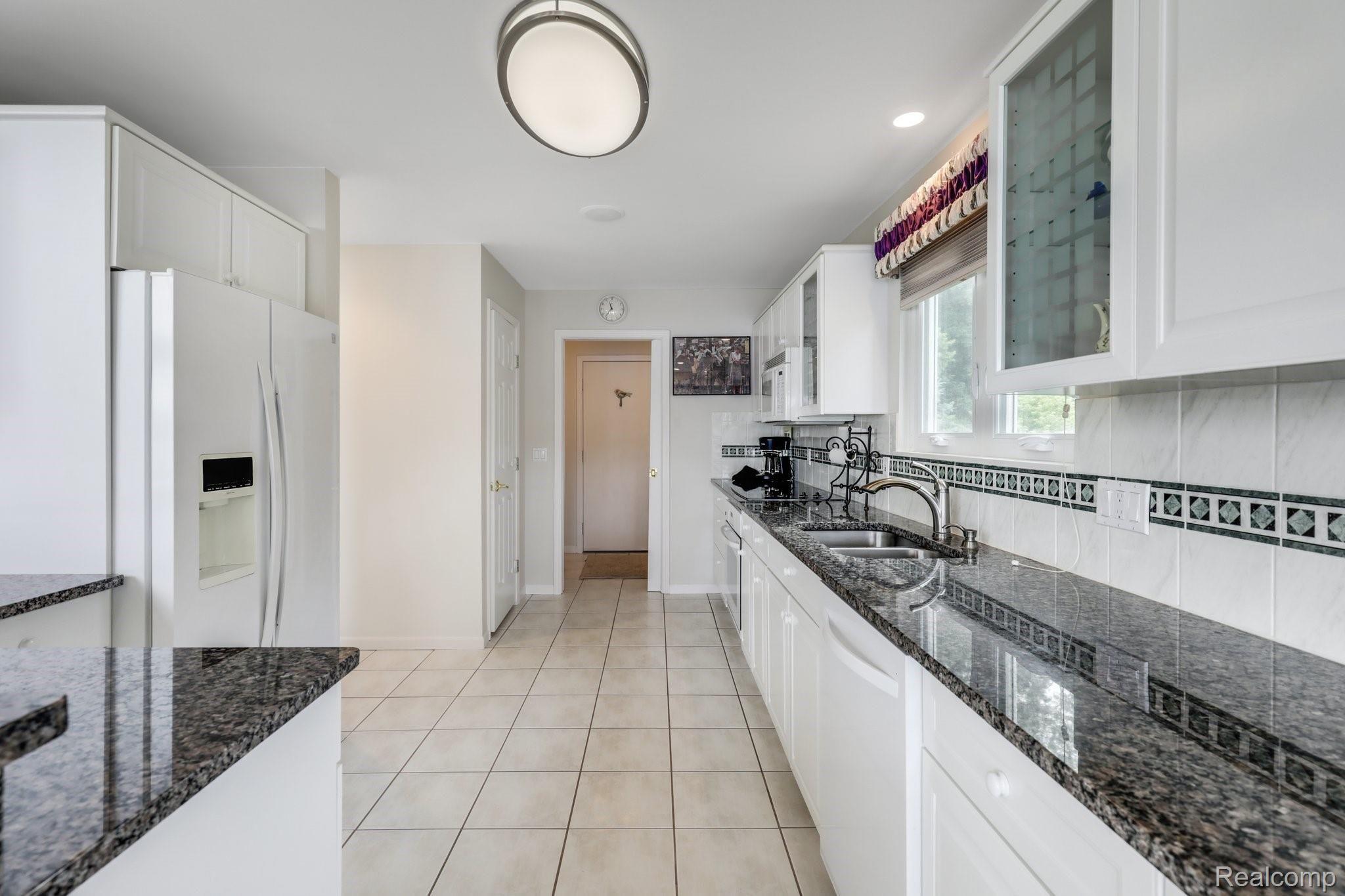 3514 Lexington Road Waterford, MI 48328 - Photo 16 of 75 36-web-or-mls-3514 Lexington Road Waterford Township0036.jpg