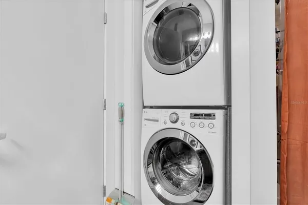 a close up view of a washer and dryer