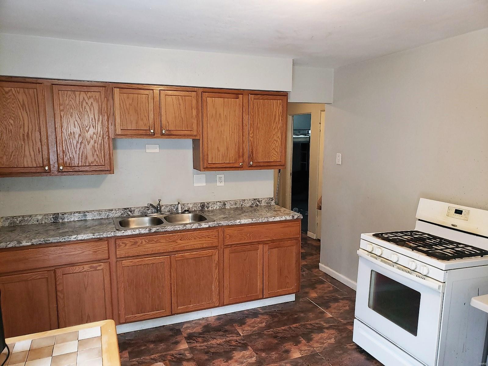 1630 Chambers Road St. Louis, MO 63136 - Photo 2 of 4 Gallery Image 2