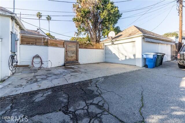 412 South Kenneth Road Burbank, CA 91501 - Photo 21 of 24 a view of a small white house