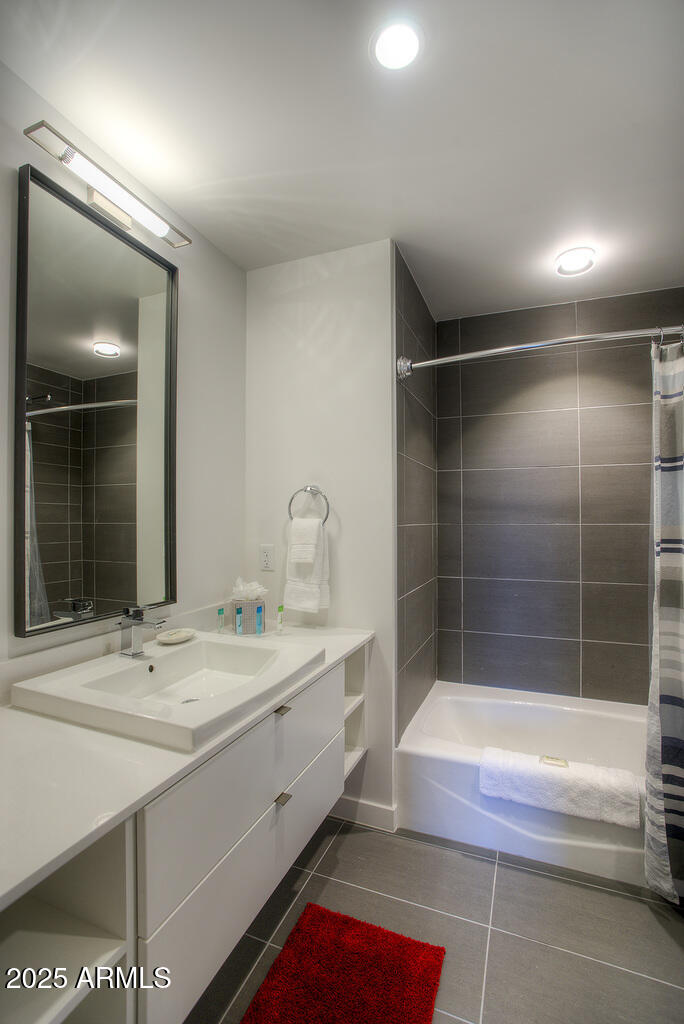 100 West Portland Street, Unit 506 Phoenix, AZ 85003 - Photo 11 of 25 a bathroom with a bathtub and a sink